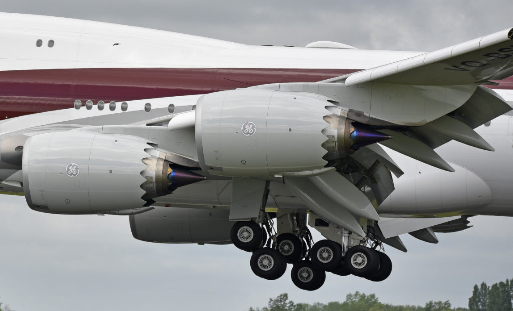 Landing gear of Boeing BBJ 747-8i, Registration VQ-BSK, Qatar Emir